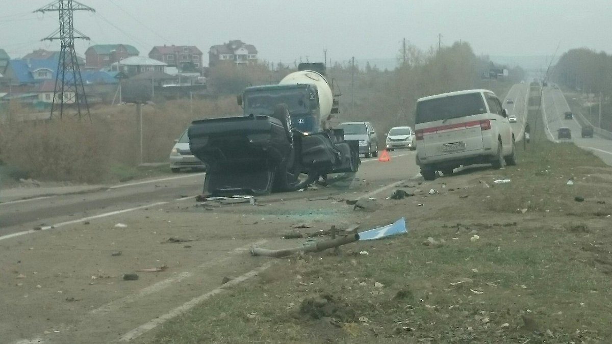 ДТП с «перевертышем» случилось на объездной дороге в микрорайоне Солнечный в Иркутске