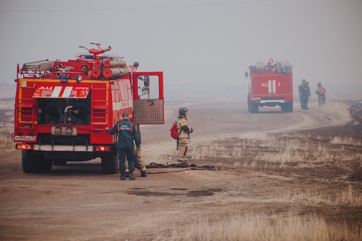 Лесной пожар разгорелся в нескольких километрах от посёлка Забайкалья