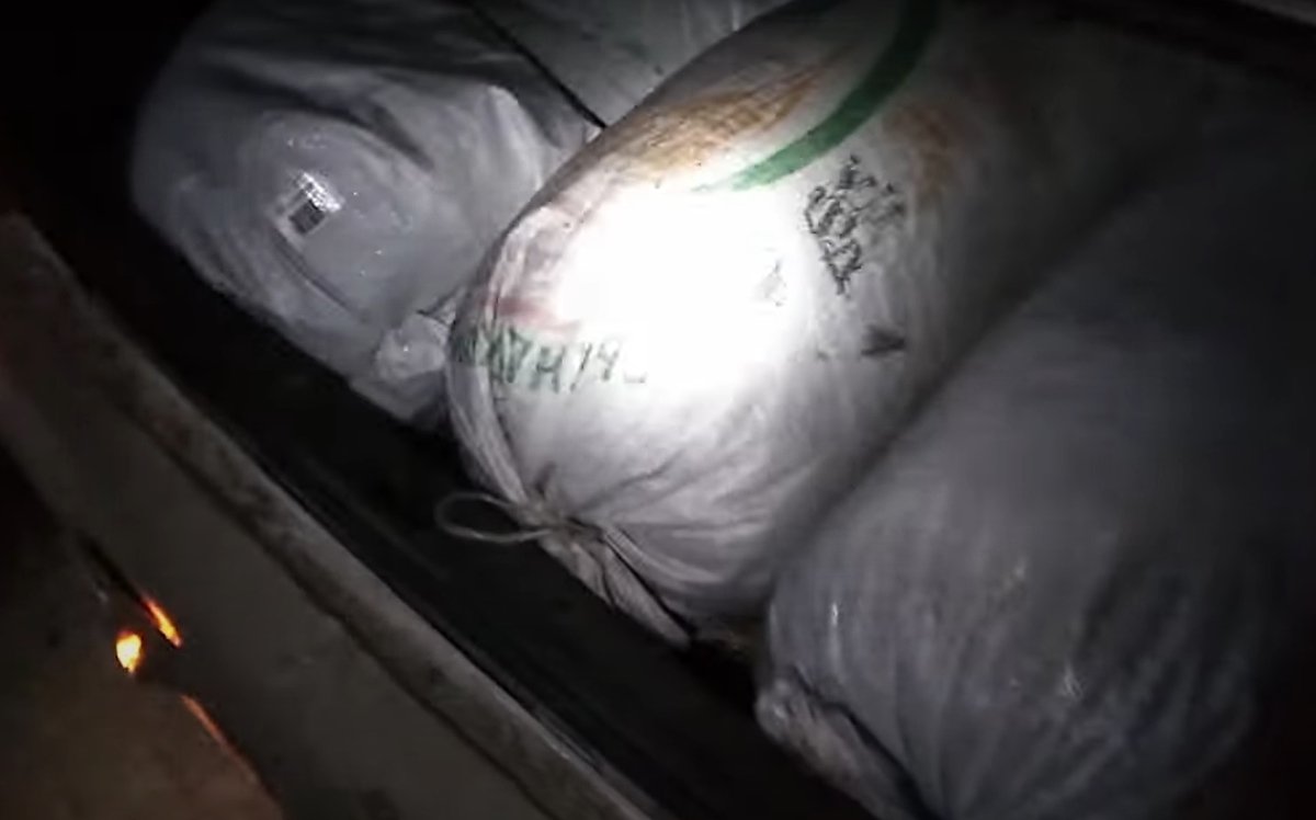 Забайкальцы пытались выдать 12 кг марихуаны за мешки с сеном, но были задержаны