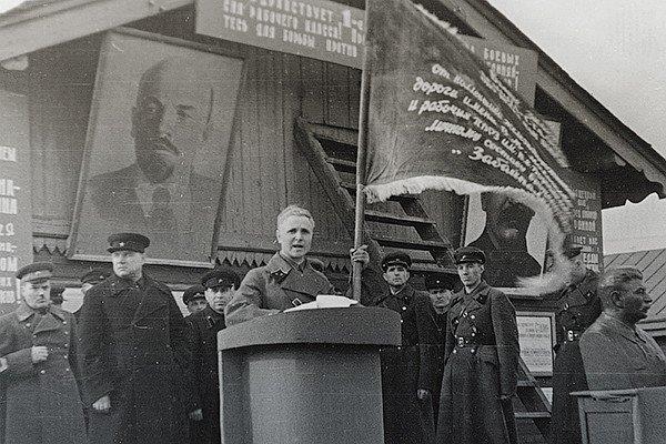 Митинг, посвященный отправке бронепоезда Забайкалец на фронт 