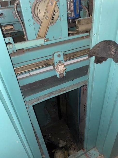УК: Кабина лифта полностью разрушилась после взрыва в доме Иркутска
