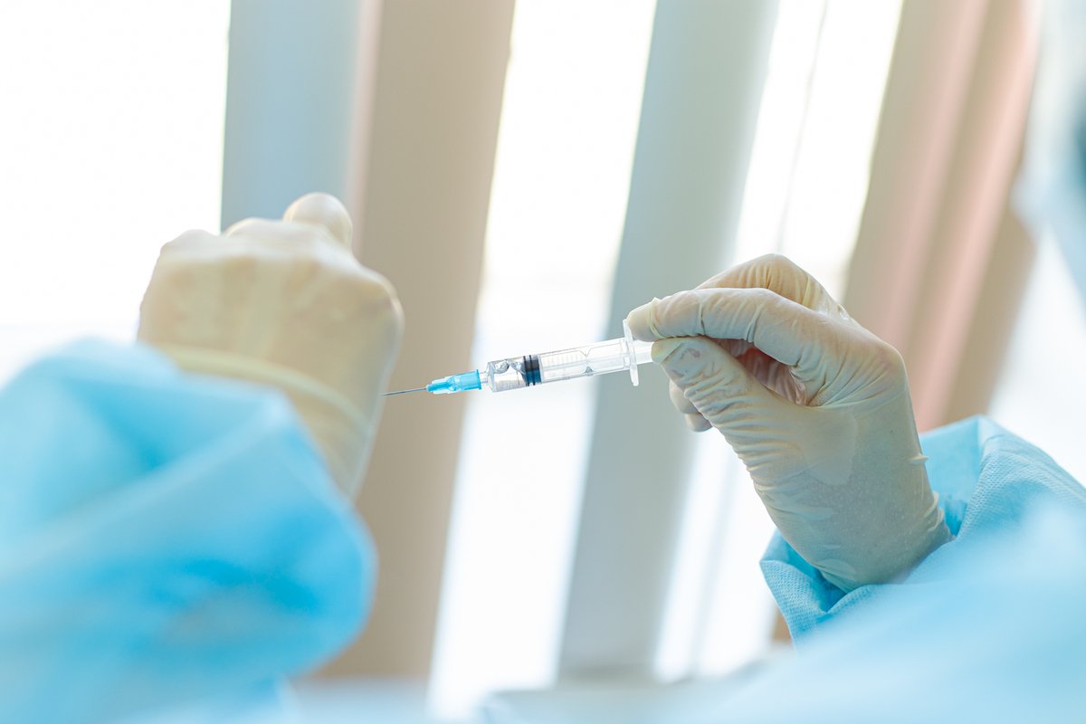 Вакцина против ковида для подростков поступит в оборот на следующей неделе – Гинцбург