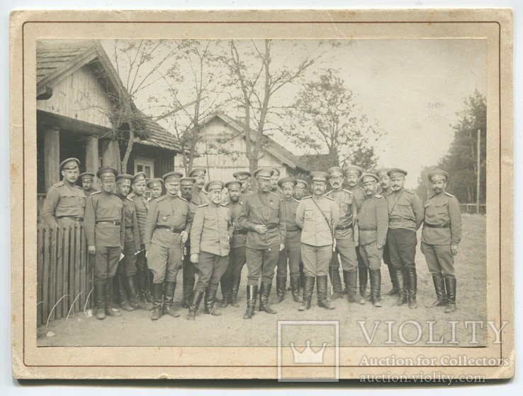 Генерал от инфантерии А.В. Сычевский, командир 4-го Сиб. арм. корпуса, с офицерами