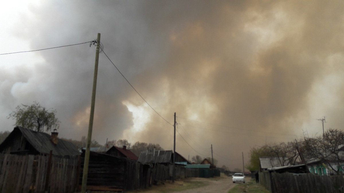Дым от пожара в Вершино-Дарасунском