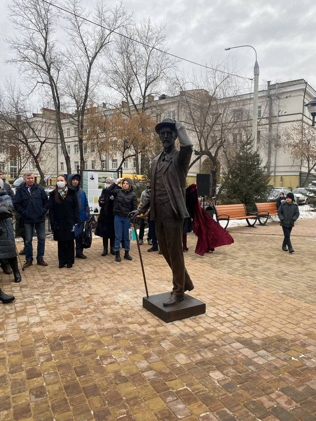 Памятник Антону Чехову установили в Иркутске