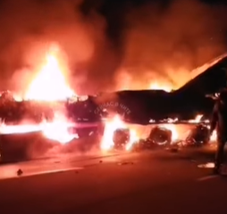 Фура сгорела на трассе в Забайкалье — видео