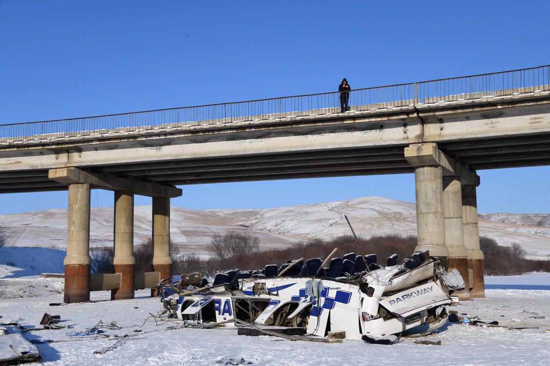 Ограждение моста в Забайкалье, с которого упал автобус, укрепят спустя 10 мес. после ДТП
