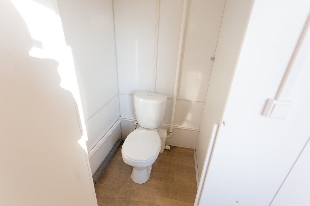 Современные туалеты по ошибке установили в сельском ДК Забайкалья, где нет водоснабжения