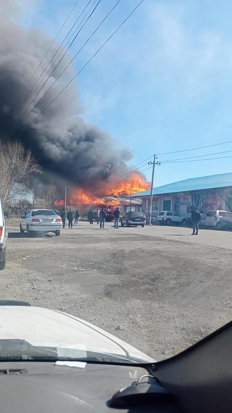 Заброшенные склады горели в Шилке — видео