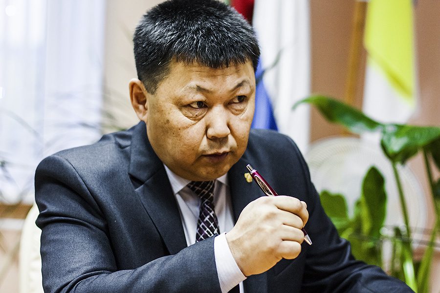 Глава Могойтуйского района Булат Нимбуев.