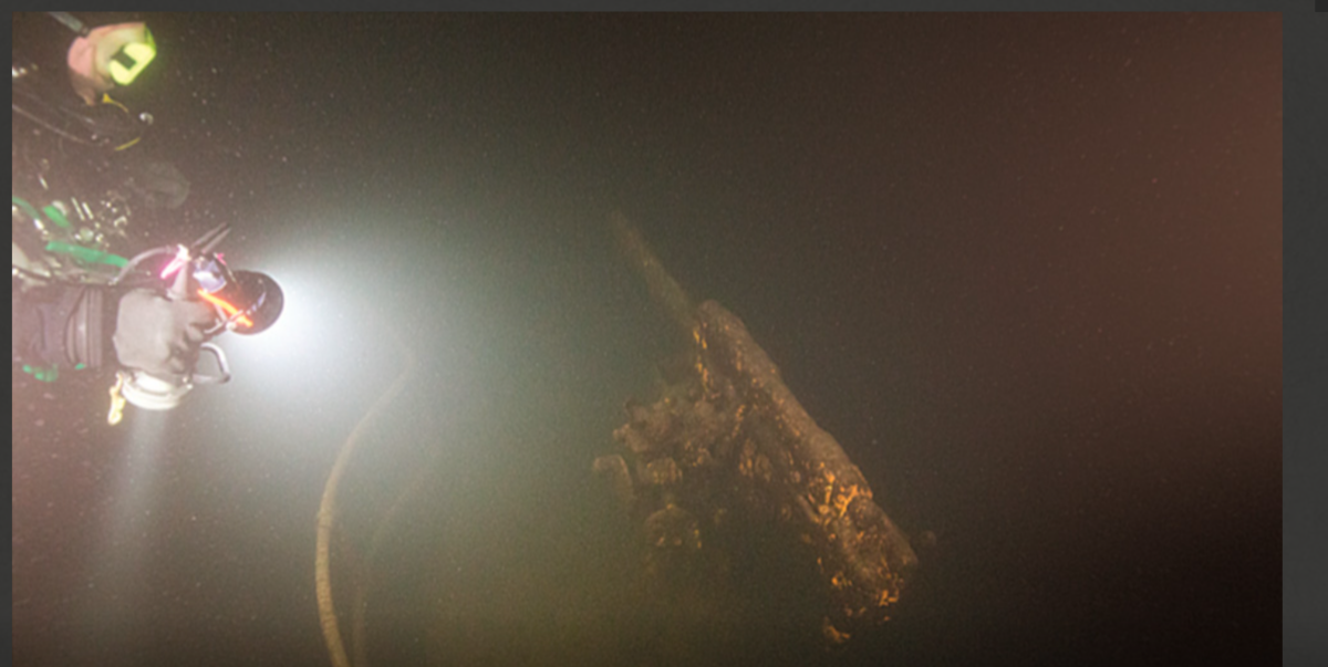 Дайверы осматривают затонувшую подлодку, на которой погиб Геннадий Белокопытов