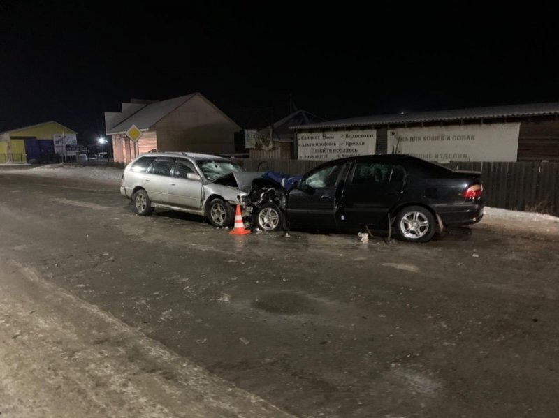 Четыре человека пострадали в лобовом столкновении в Иркутском районе