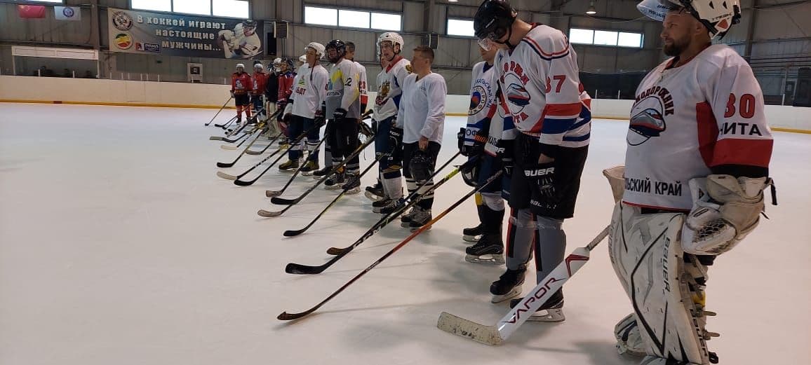 Традиционный благотворительный хоккейный турнир состоялся в День защиты детей