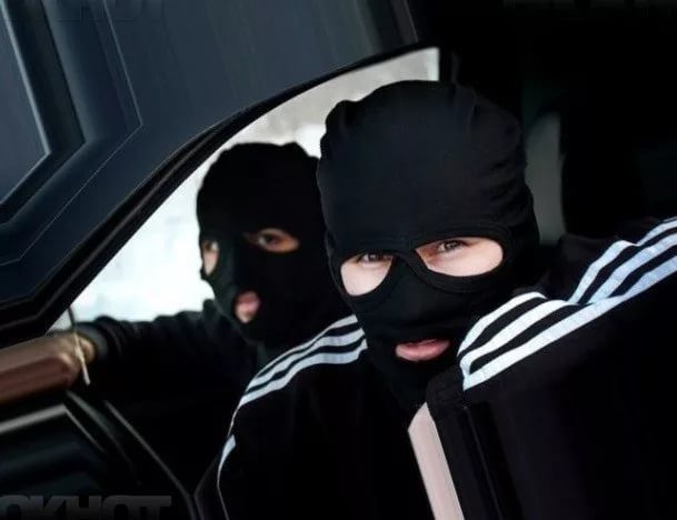 Драка автомобилистов и мотоциклистов в Краснокаменске произошла из-за грабежа — УМВД