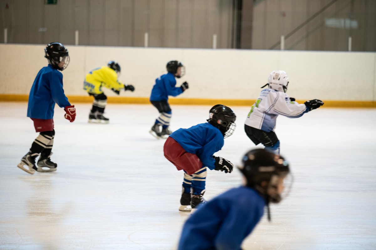 Отдать ребёнка на хоккей в 4 года — риск, глупость или польза