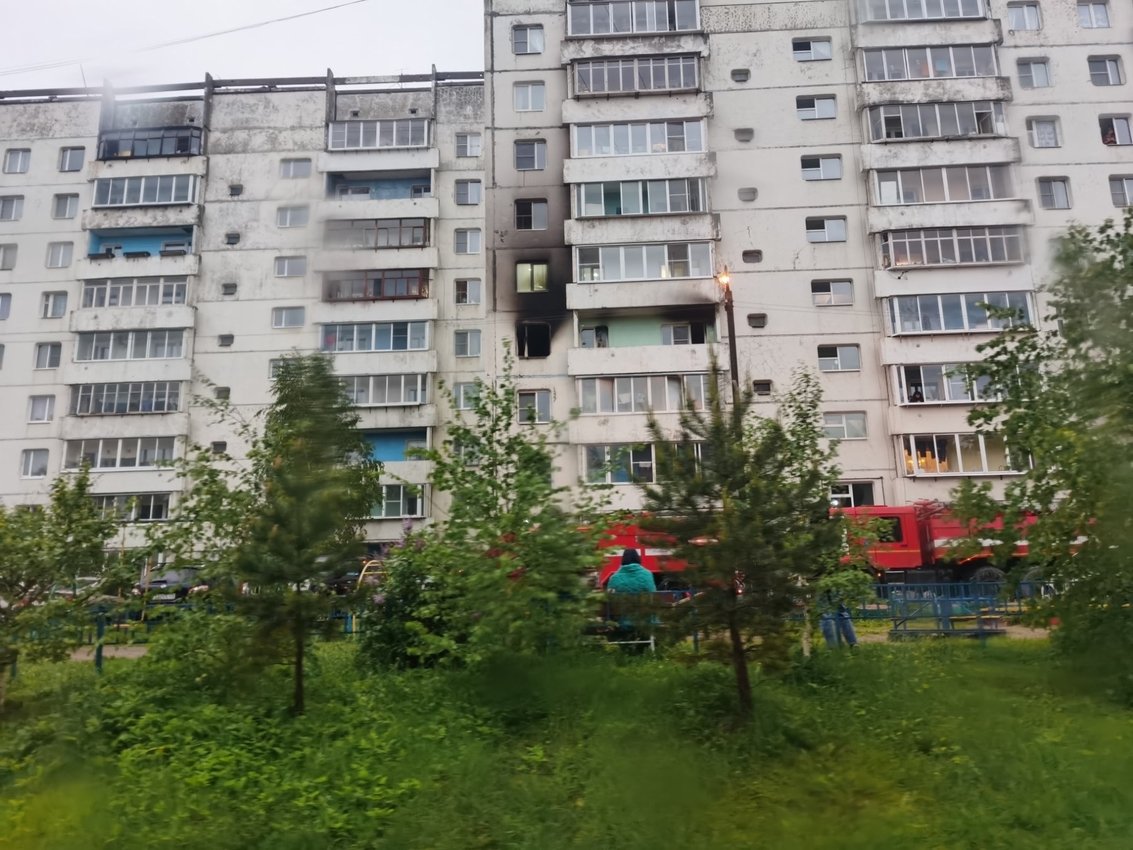 Пожар произошёл в многоквартирном доме в иркутском мкр. Зелёный утром 15 июня