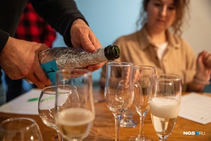 Какое шампанское купить на Новый год? Слепая дегустация 8 сухих игристых вин