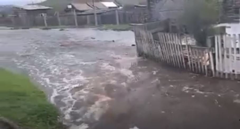 Река Газимур разлилась по улицам села Батакан Забайкальского края