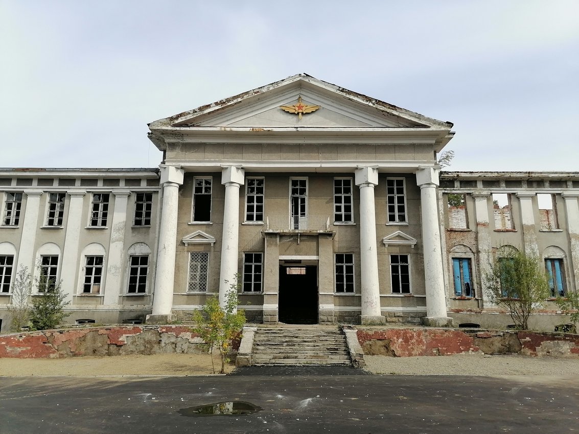 Прокуратура подала в суд из-за отмены охранного обязательства на здания бывшего ИВВАИУ