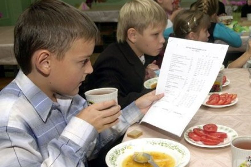 Краснокаменские школы требовали для питания детей из малоимущих семей лишние справки