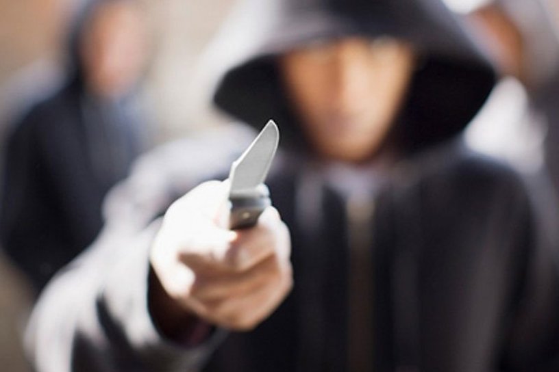 Житель Нижнеудинска ударил ножом 15-летнего сына знакомого во время застолья - СК