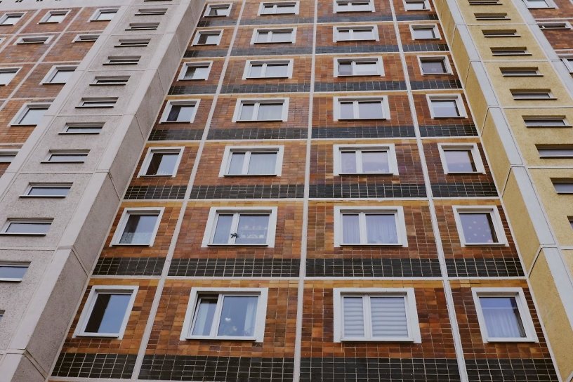8-летний мальчик сорвался со 2 этажа в Братске, пытаясь попасть домой через окно