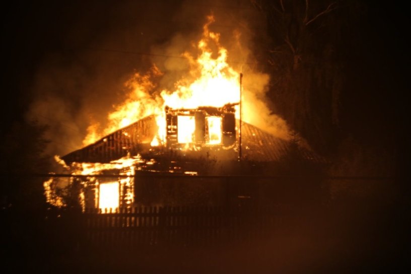 МЧС заявило о возгораниях в расселённых домах в Бодайбо и Тайшете