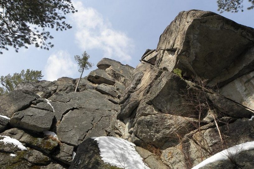 Институт географии СО РАН проведёт обследование парка у скальника Витязь в Приангарье