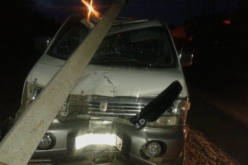 Автомобиль ночью снёс электроопору на Ивановской в Чите