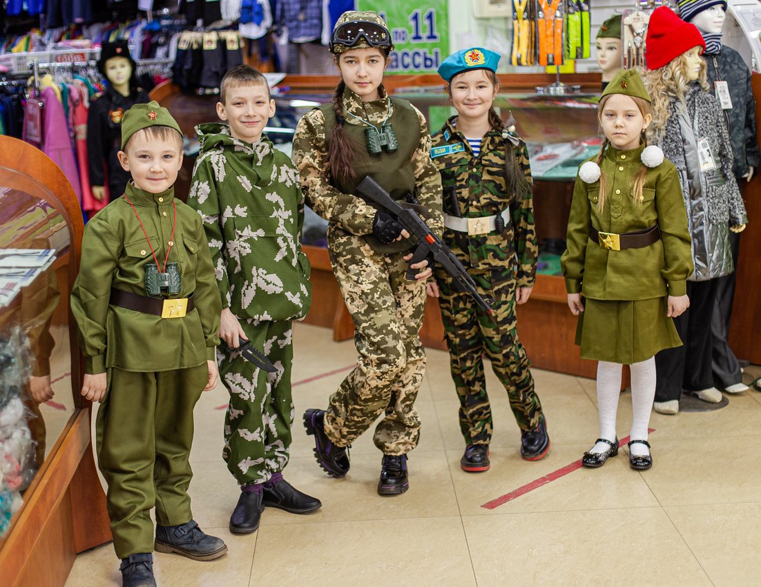 Военная форма для детей на 9. Детская Военная форма. Дети в военной форме. Форма пехотинцев для детей. Военная форма для дошкольников.